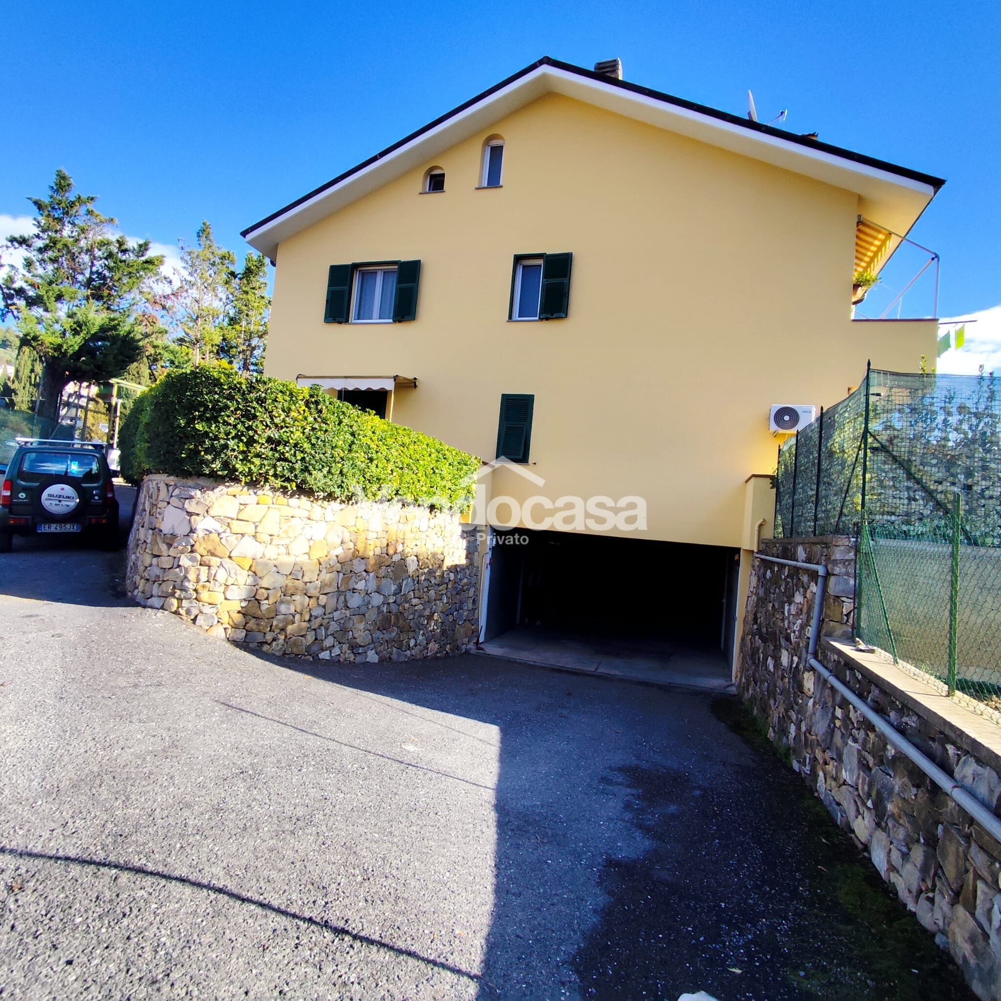 3 camere con terrazzo, box auto e posti auto privati a 5 minuti dal mare – in vendita a Imperia – foto 1